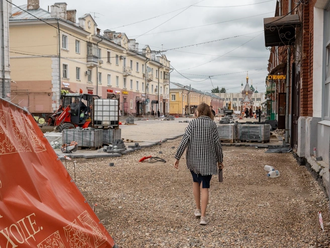 Вход на Депутатскую перекрыт стендами с информацией о проекте | Источник: Александр Куренной / 76.RU