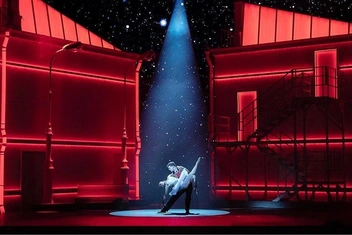 Возвращение легенды: мюзикл «Ничего не бойся, я с тобой!» снова на сцене МДМ — всего на несколько месяцев