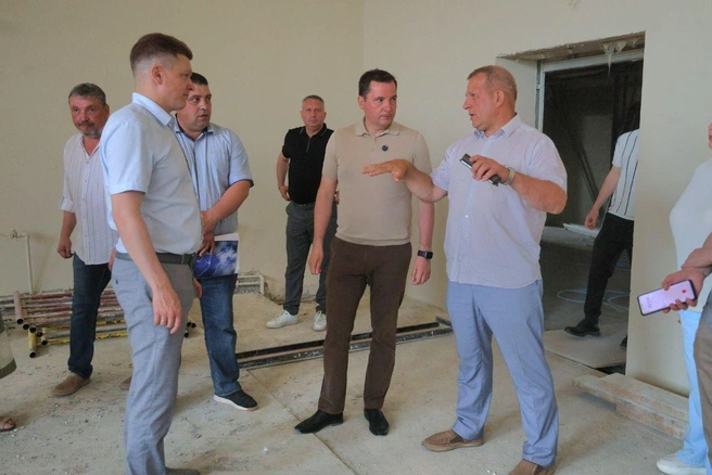 Губернатор посещал школу в июле. Тогда он написал, что закончить ремонт должны до 1 ноября  | Источник: Цыбульский / T.me 