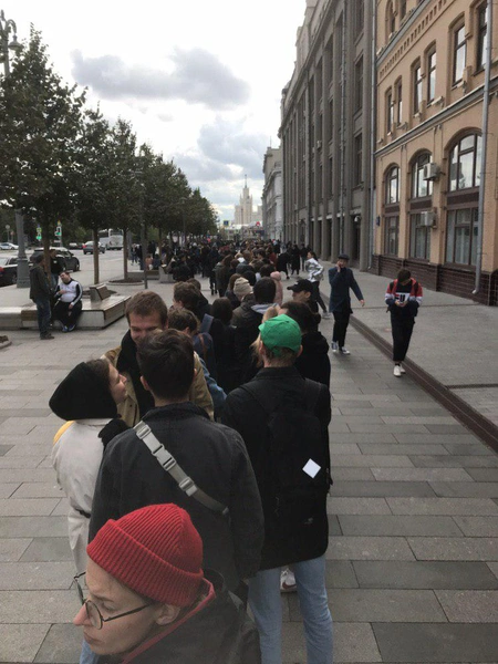 В Москве началась серия одиночных пикетов в поддержку осуждённого на 3,5 года Павла Устинова (фото и видео)