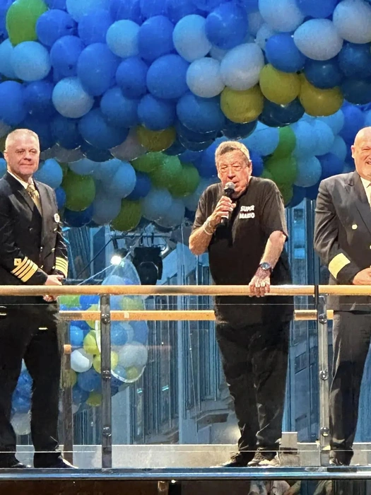 В честь Супер Марио на лайнере устроили вечеринку | Источник: Royalcaribbeanblog.com