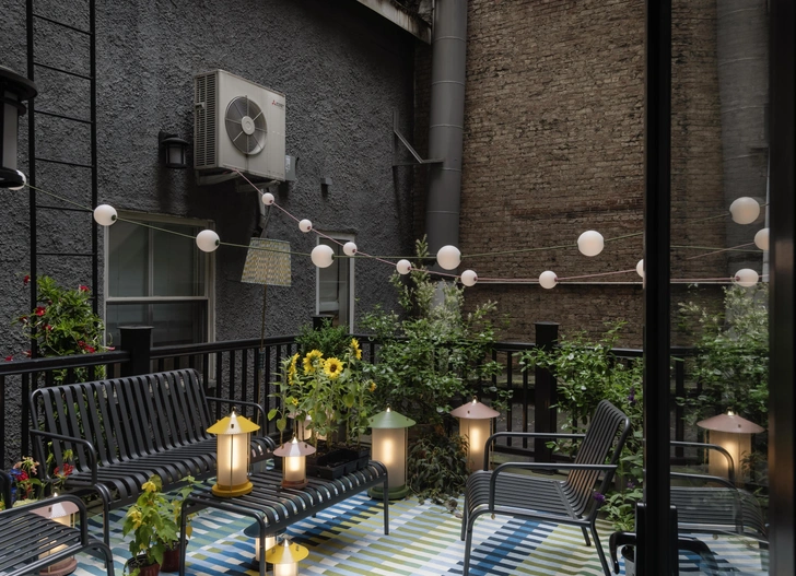 Ковер, Novogratz x Momeni Lights. Свет, Novogratz x Pooky. | Источник: Мэтью Уильямс. Стиль: Хиллари Робертсон