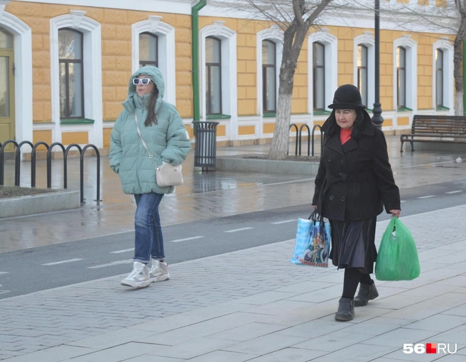 Женщина в черном напоминает волшебницу | Источник: Анастасия Баринова / 56.RU