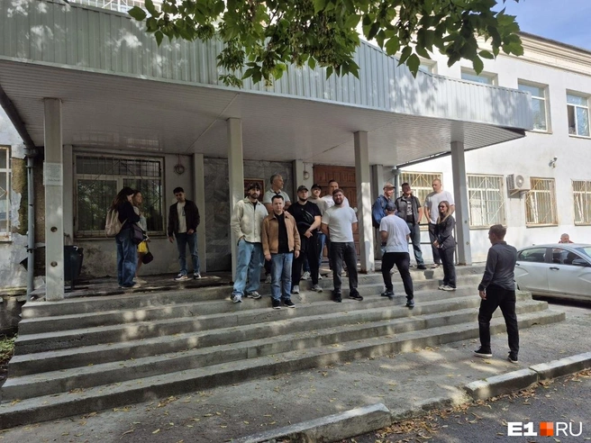Поддержать Дмитрия в суде пришли более двадцати коллег | Источник: читатель Е1.RU