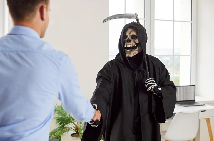 Мужчина из Орска умер, пытаясь доказать, что жив | Источник: Studio Romantic/Shutterstock/Fotodom.ru