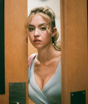 Сидни Суини заведет личный Onlyfans, но пока только в кино (смотрим фото, которые она там покажет)