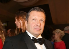 Пугачева – Соловьеву, назвавшему ее дерьмом: «Жаль Володю! Так лопнуть можно от злости и хамства»