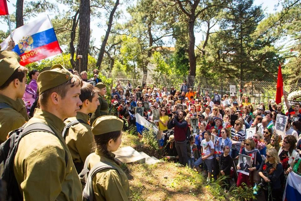 Раньше девушкам из Измита приходилось ездить в Стамбул, чтобы принять участие в мероприятиях ко Дню Победы | Источник: Polk.press