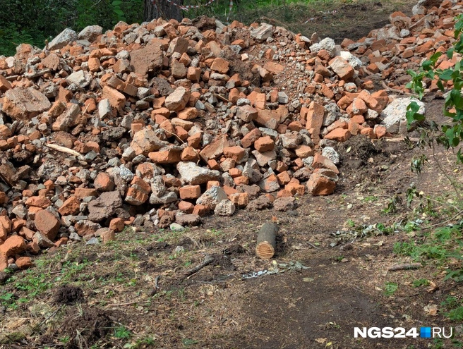 Остатки недостроенного здания аграрки | Источник: Мария Ленц / NGS24.RU