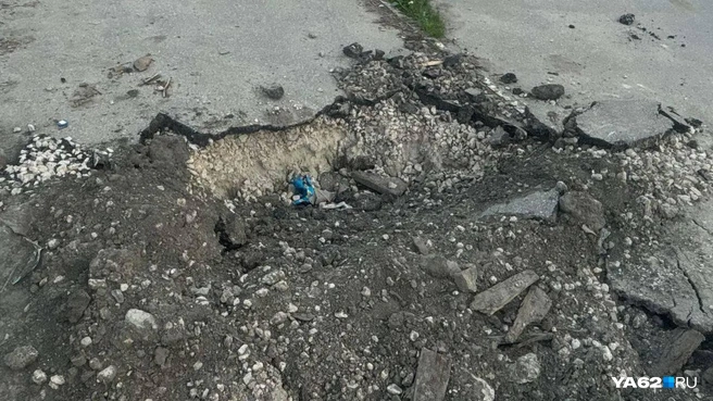 А пока рязанцы и гости города вынуждены терпеть ямы | Источник: Виктория Улитова / YA62.RU