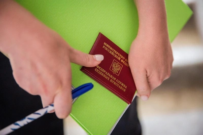 Saratov bailiff accused of selling woman's only home