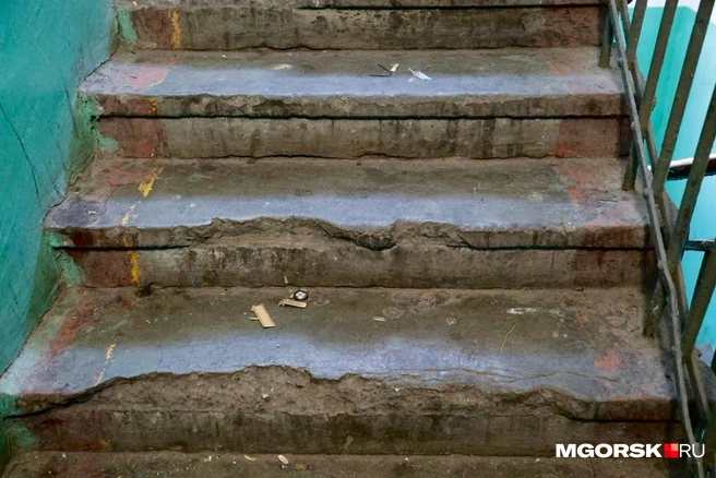 Так выглядит лестница в одном из них | Источник: Наталья Зайцева / MGORSK.RU