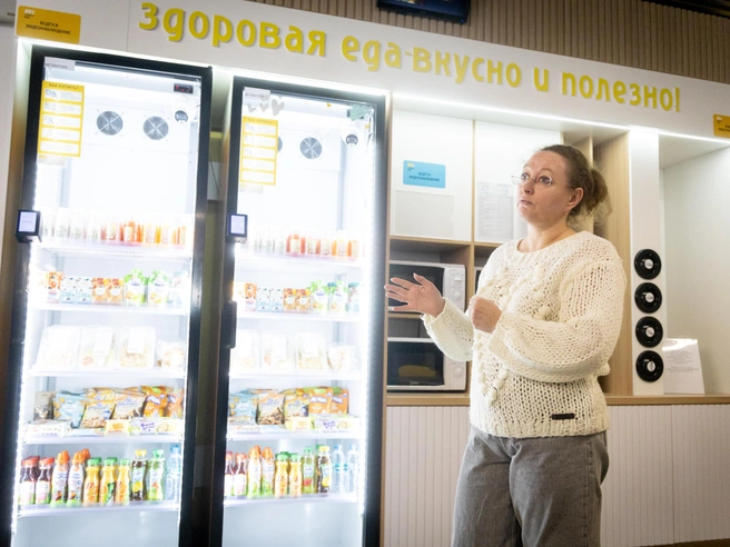 Установлен автомат другого типа, где можно подогреть еду | Источник: Владислав Лоншаков / E1.RU