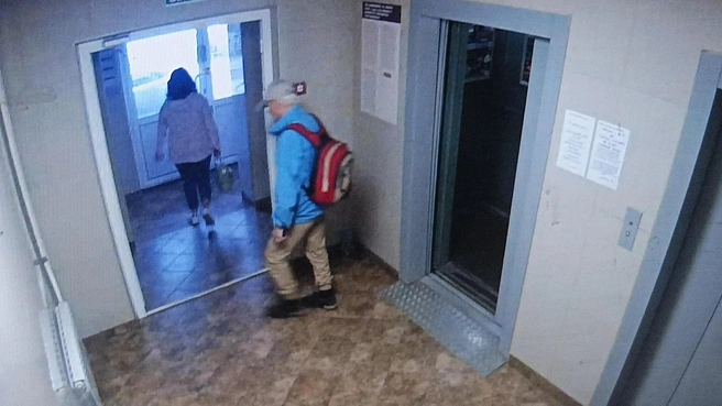 В день пропажи Владимир Горбач был одет в синюю куртку и бежевые штаны | Источник: Архив Марии Горбач, камера наблюдения