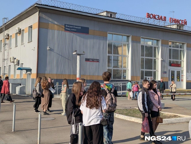 Красноярцы ждут свою электричку  | Источник: NGS24.RU