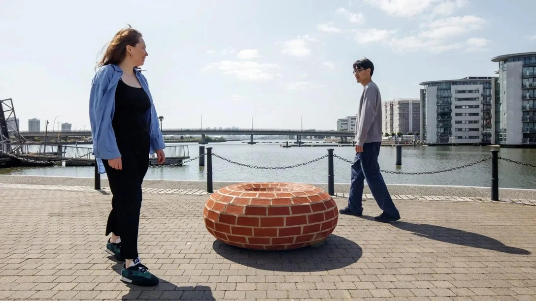 Необычные скамейки в лондонских доках | Источник: Люк О'Донован