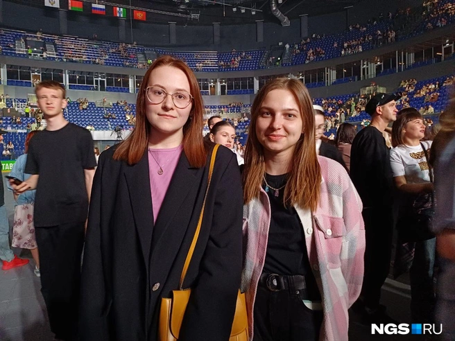 На концерте у Басты девушки впервые | Источник: Арина Суворова / NGS.RU