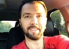 Денис Клявер развлекается в компании старшего сына