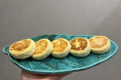 Dense, beautiful, and very tasty: recipe for perfect syrniki from a Murmansk woman