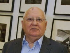 Редко встает, многое забывает и имеет сахарный диабет: друг навестил Горбачева в больнице