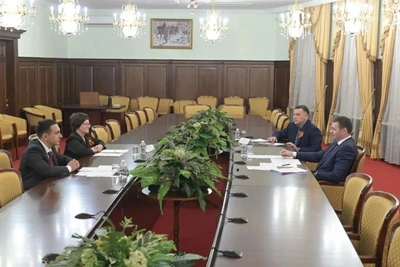 Демешин обсудил с профсоюзами социальное партнерство