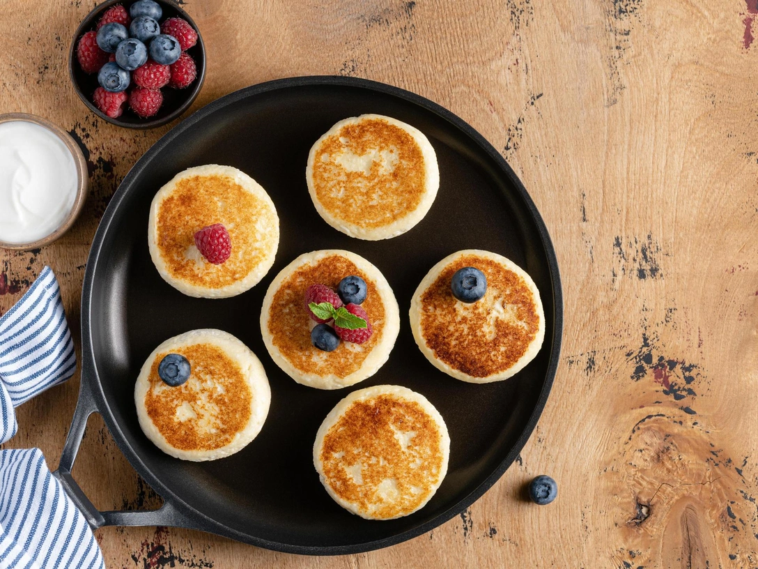 Нежнее сырников: рецепт творожных ватрушек для быстрого завтрака | marieclaire.ru