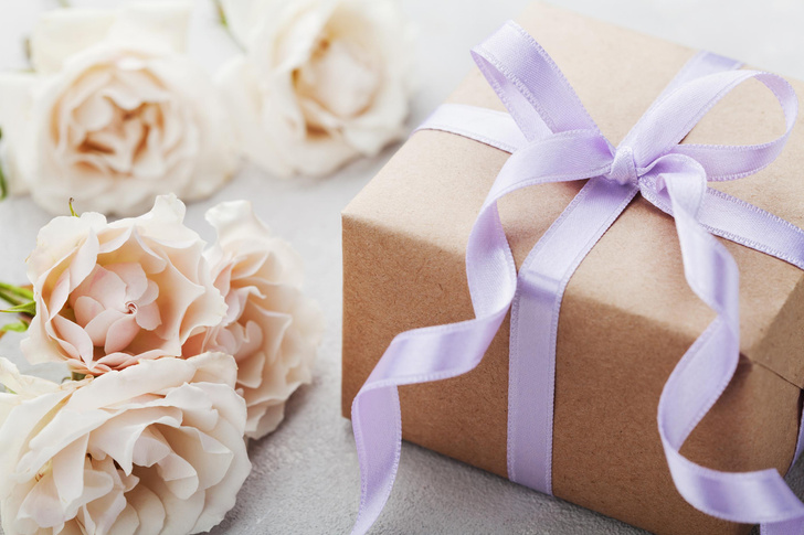 Что нельзя дарить на бумажную, деревянную и прочие годовщины свадьбы