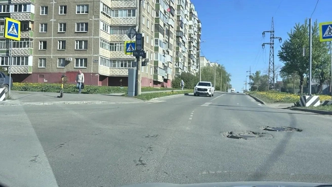 Осталось еще дорогу подремонтировать | Источник: читатель 74.RU