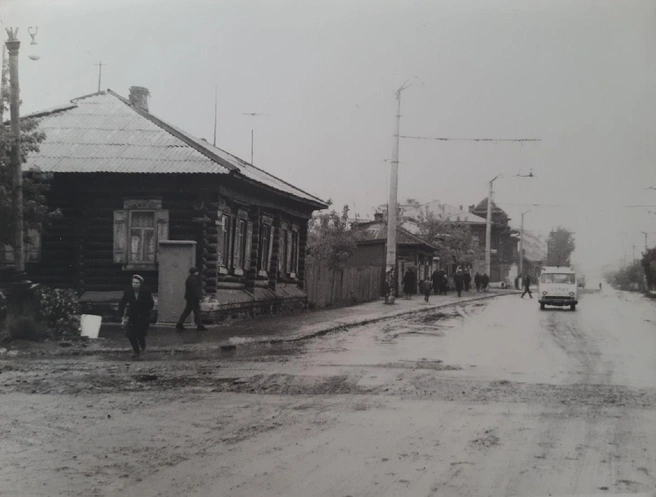 Дом на углу улиц Пролетарской и Советской в 1960 году | Источник: Комитет по делам архивов Курганской области / vk.com