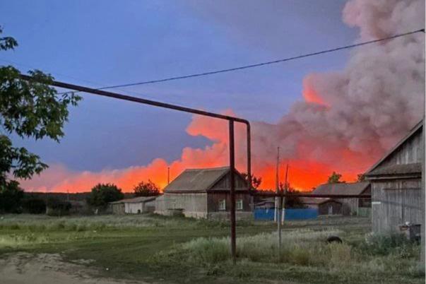 Под Волгоградом подросток со скуки устроил страшный пожар, который тушили четыре дня