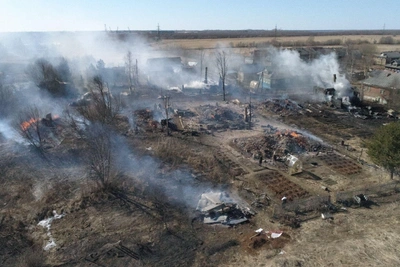 Десять построек сгорели при пожаре на острове в Архангельске