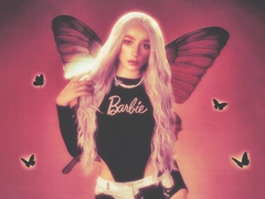 Настя Ивлеева выпустила одежду с легендарным брендом Barbie