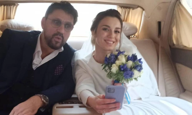 Пара поженилась втайне от родных | Источник: murmurzetka / Instagram.com (соцсеть запрещена на территории РФ)