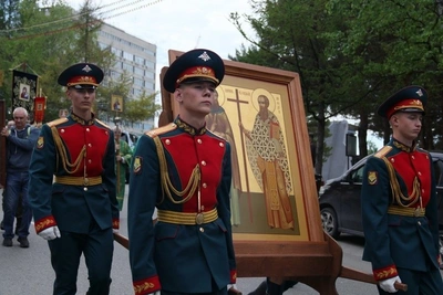Тысячи хабаровчан прошли крестным ходом в День Святой Троицы