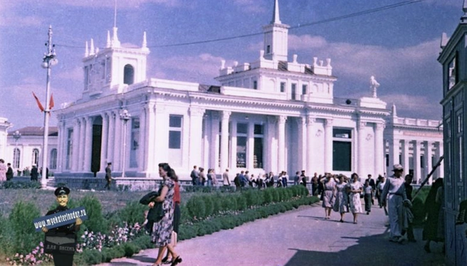Центральных вход выставки в 1956-м | Источник: myekaterinodar.ru