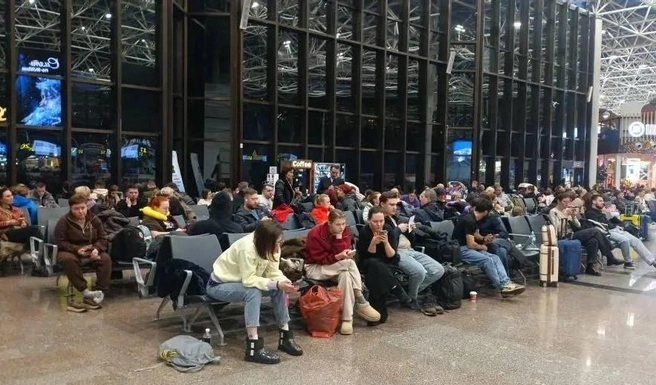 Сотни пассажиров застряли в аэропорту Сочи | Источник: Пресс-служба аэропорта Сочи