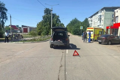 Женщина погибла под колесами Mercedes в Рубцовске