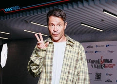 Деревянко перевоплотился в Маска, Ребенок помечтала о женских штучках: последние «Беспринцыпные чтения. Версия будущего»