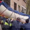 Умер 400-килограммовый мужчина, ради которого МЧС спилили оконную раму в квартире