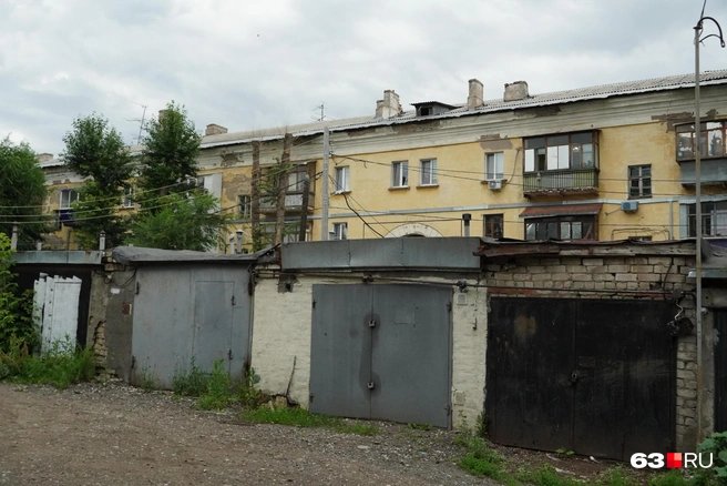 Жителям старых домов непросто прощаться с привычным укладом их жизни | Источник: Алексей Ногинский / 63.RU