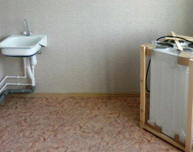 В квартирах есть счётчики, пластиковые окна и батареи, сантехника и кухонная плита