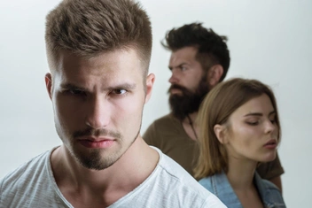 Три слова, которые могут мгновенно спровоцировать чувство ревности