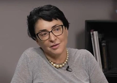 Лолита: «После голой вечеринки Ивлеевой Пугачева мне влепила. Сказала: «Надо быть умнее!»