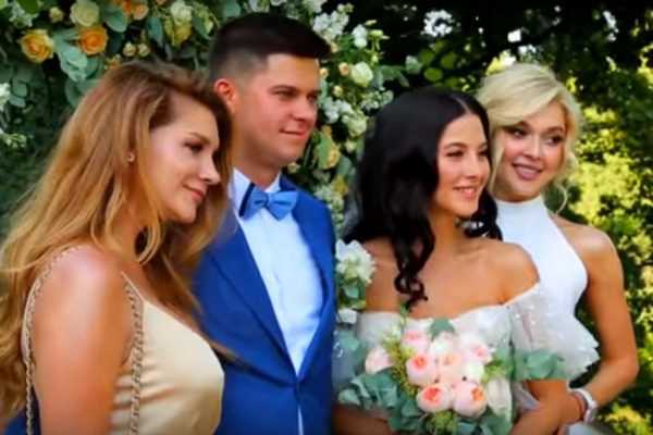 На свадьбу Анастасии и Кирилла были приглашены коллеги невесты по группе «ВИА Гра»