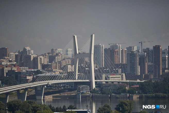 Можно будет прокатиться по мосту и бесплатно, например, на общественном транспорте | Источник: Александр Ощепков / NGS.RU
