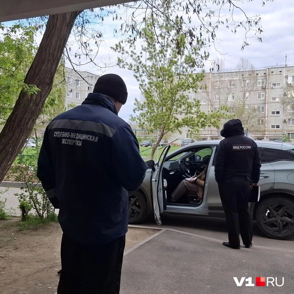 Сотрудники полиции работали на месте преступления до позднего вечера | Источник: Тимофей Крылов / V1.RU