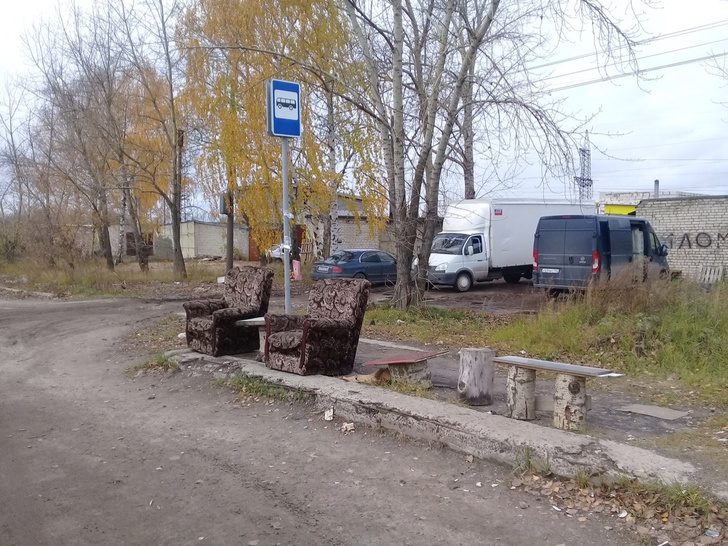 Фото №2 - Жители Дзержинска сами сделали себе автобусную остановку бизнес-класса