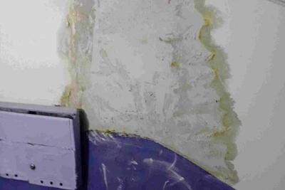 Канализационная течь в Волгограде длится три месяца