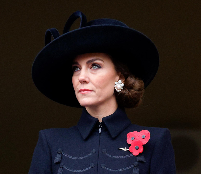 Зачем Букингемский дворец прячет Кейт Миддлтон от публики?