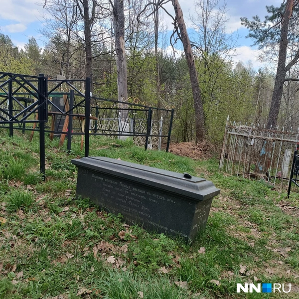 Могила Александры Блиновой напоминает склеп | Источник: Кристина Калинина / NN.RU